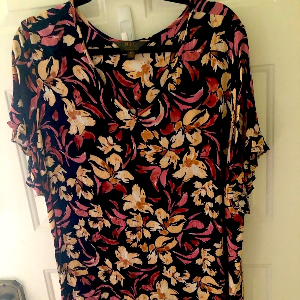 Capped sleeve summer top.  Dress up or down.